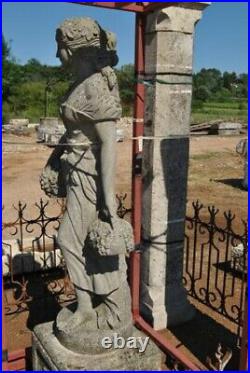 Ancienne Statue Femme aux raisins Art Populaire en Pierre