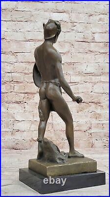Art Déco Bronze Sculpture Statue Figurine Man Viking Guerrier Reproduction Solde