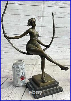Art Déco Sculpture Adorable Fille Jeu Swing Stand Alone Bronze Statue Cadeau