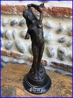 Beau Bronze Femme Danseuse A La Rose Art Deco Sculpture Période À Identifier