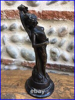 Beau Bronze Femme Danseuse A La Rose Art Deco Sculpture Période À Identifier