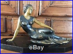 Belle statue sculpture en régule Art Deco dame sur socle marbre noir vers 1930