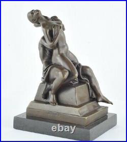 En Sculpture Couple Sexy Style Art Deco Bronze massif Signe