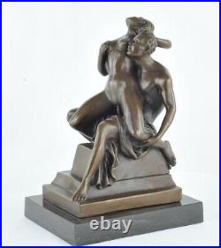 En Sculpture Couple Sexy Style Art Deco Bronze massif Signe