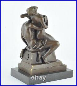 En Sculpture Couple Sexy Style Art Deco Bronze massif Signe