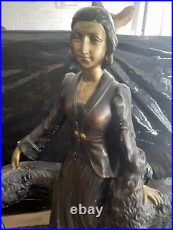 Grande sculpture statue Platre Art Deco femme lévriers Duchesse