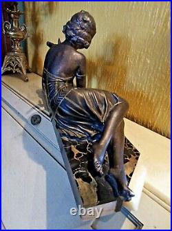 Jolie Statue Art Deco Jeune Femme Avec Biches Sur Marbre