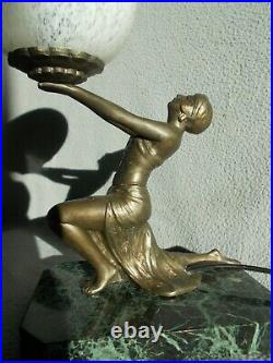 Lampe art deco 1930 statue femme danseuse sculpture en metal couleur bronze