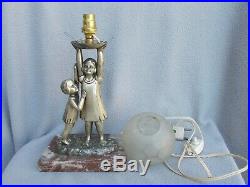 Lampe veilleuse art deco 1930 sculpture enfant dlg KELETY statuette lamp statue