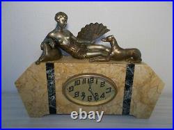 Pendule horloge art deco 1930 J. SALVADO statue sculpture femme au chien levrier