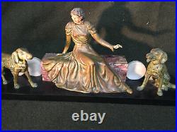 SCULPTURE d'époque Art Déco FEMME AUX CHIENS sur socle de marbre noir