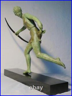 Sculpture Art Déco Diane chasseresse signée NITCHE statue