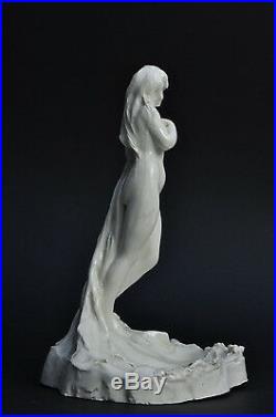 Sculpture Art Nouveau Signée Biscuit porcelaine Jugendstil statue Nude Woman