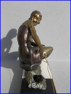 Sculpture art deco 1930 statue femme & otarie BALLESTE en regule couleur bronze