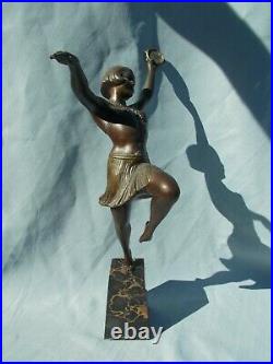 Sculpture art deco femme danseuse au tambourin statue en regule couleur bronze