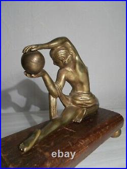 Sculpture en bronze art deco 1930 statuette femme danseuse nue a la boule statue