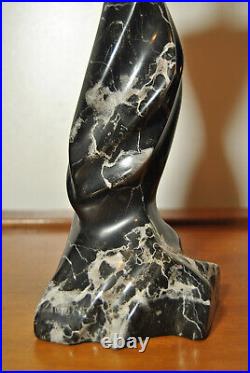 Sculpture statue art contemporain femme en marbre noir veiné blanc signé AGATE