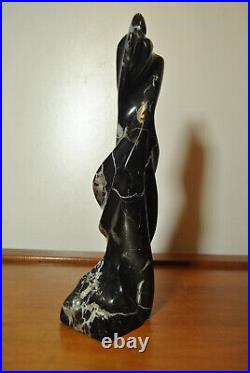 Sculpture statue art contemporain femme en marbre noir veiné blanc signé AGATE