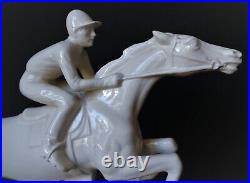 Sculpture statue cheval équestre Art Déco Jockey Faïence crème Sarreguemines