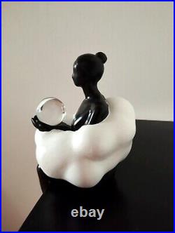 Sculpture, statue, résine, femme, sphère, pop art, moderne, noir, blanc