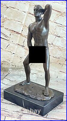 Signé Mavchi Confident Chair Gay Homme Bronze Sculpture Figurine Statue Art