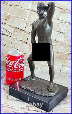Signé Mavchi Confident Chair Gay Homme Bronze Sculpture Figurine Statue Art