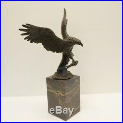 Statue Aigle Oiseau Style Art Deco Style Art Nouveau Bronze massif Signe