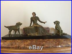 Statue Art Déco Femme aux chiens régule et marbre
