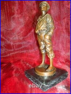 Statue Sculpture Garcon Siffleur Style Art Deco Style Art Nouveau Bronze massif