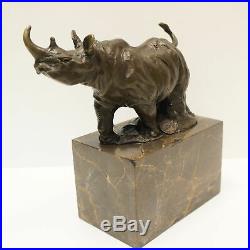 Statue Sculpture Rhinoceros Animalier Style Art Deco Bronze massif Signe