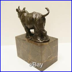 Statue Sculpture Rhinoceros Animalier Style Art Deco Bronze massif Signe