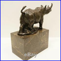 Statue Sculpture Rhinoceros Animalier Style Art Deco Bronze massif Signe