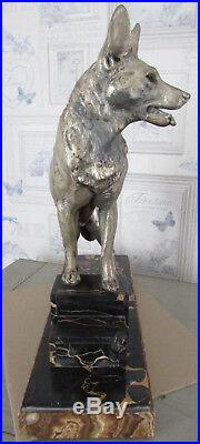 Statue en régule Berger allemand Sculpture Art Déco signé L Carvin 1875-1951