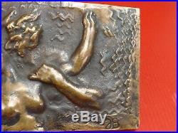 Très Joli Bas Relief en Bronze massif. Nu Féminin, Faune, Art Nouveau. Signé J. B