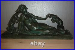 Très grande sculpture statue terre cuite art déco femme dénudée chevreaux signée