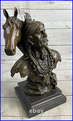 Western Art Native Américain Chief Avec His Cheval Bronze Sculpture Buste Statue